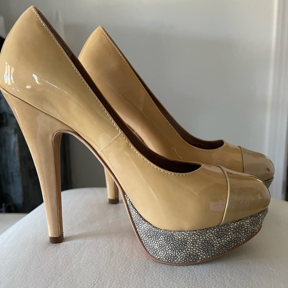 Vince Camuto high heels patent leather